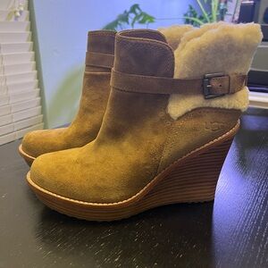 NEW UGG Anais Wedge Boots - Size 9